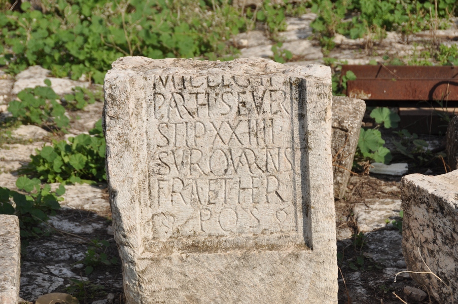 Apamea, Tombstone of an unknown soldier of II Parthica (1)