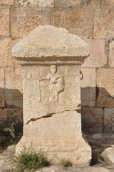 Apamea, Tombstone of Titus Flavius Seutes, soldier of II Parthica