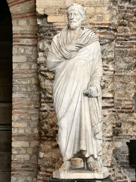 Lutetia, Statue of a priest of Serapis