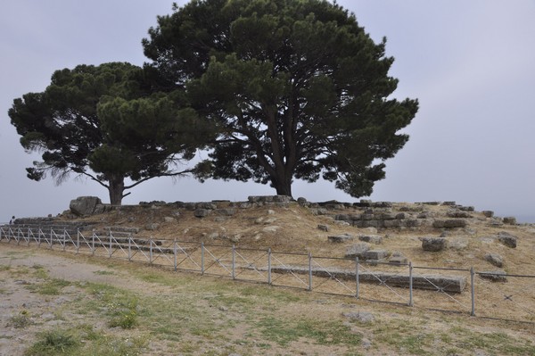 Pergamon Altar, Foundations