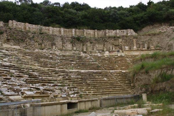 Magnesia on the Meander, Stadium, curve