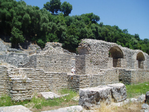 Buthrotum, Theater, Façade