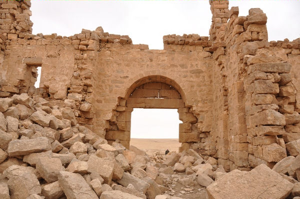 Qasr Bshir, Gate (1)
