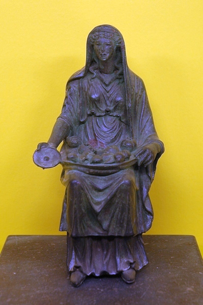 Bagacum, Bronze statuette of female deity