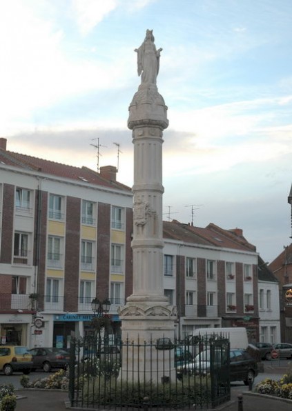 A modern monument indicating the eight roads beginning in Bavay. The statue represents Brunhilda.