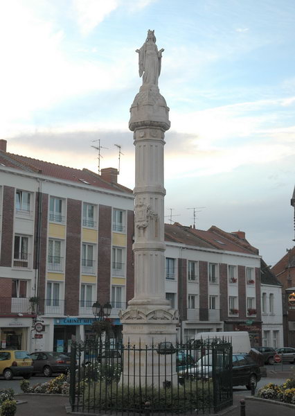 Bavay, modern statue