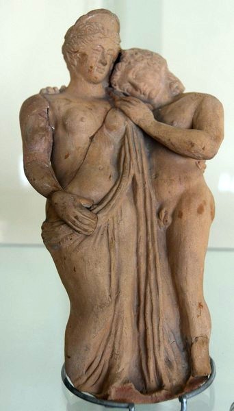 Caesarea, Figurine of two Roman lovers