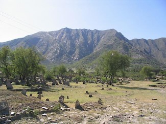 The cemetery of Odigram and the Ora fort