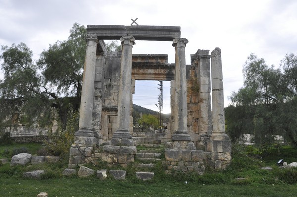 Bziza, Roman temple (1)