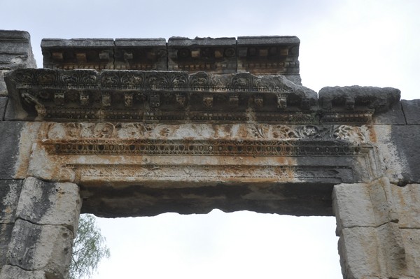 Bziza, Roman temple, Lintel
