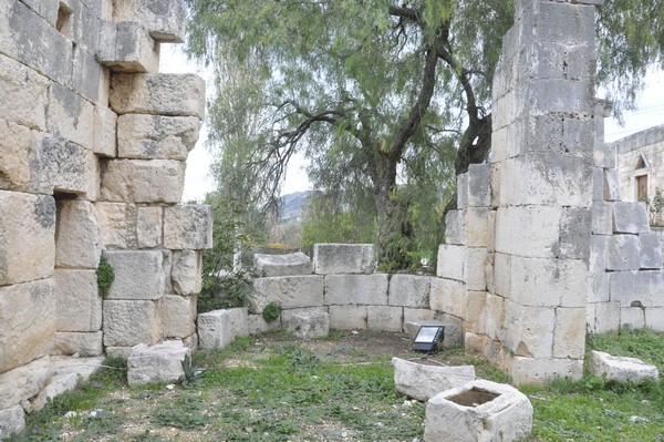 Bziza, Roman temple, Apse