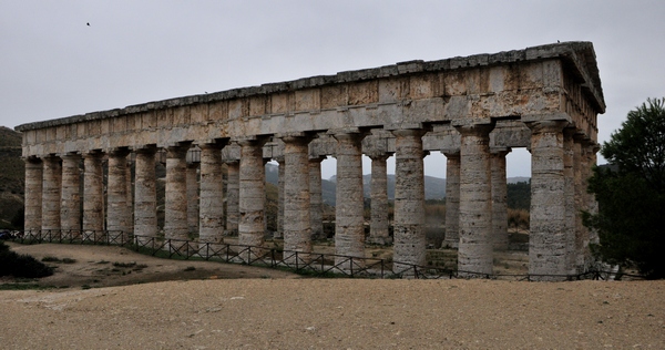 Segesta, Temple, Exterior