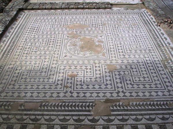 Italica, A meandering floor mosaic