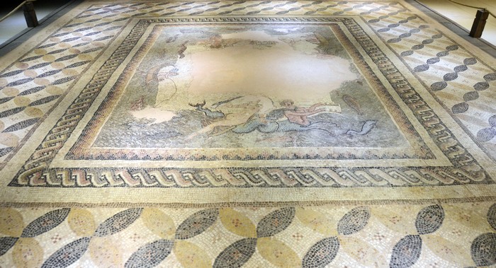 Nisibis, Roman mosaic with aquatic animals