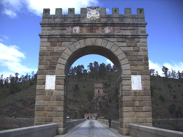 Alcántara bridge, arch