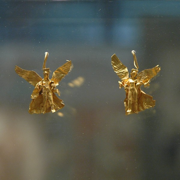 Amphipolis, Earrings