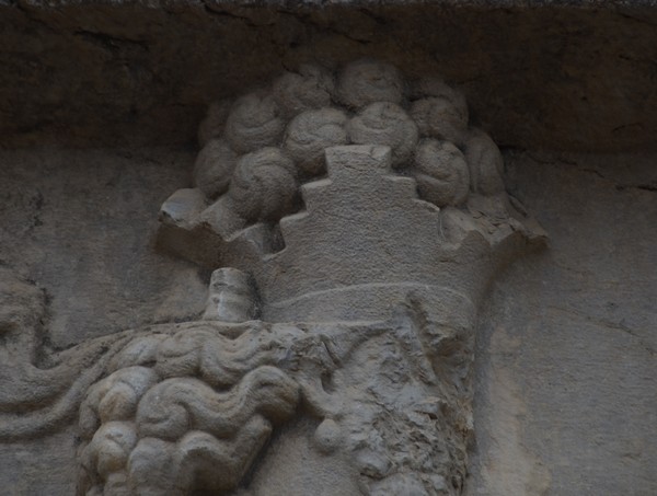 Naqš-e Rajab, Investiture relief of Shapur I, Ahuramazda, crown