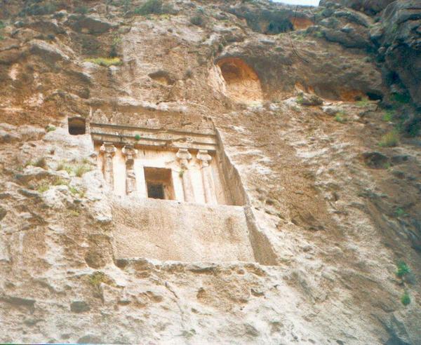 Kupan, Achaemenid rock tomb (1)