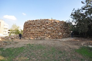 Rujm al-Malfouf: the tower itself