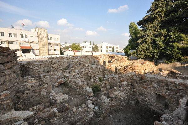 Rujm al-Malfouf, Storerooms (1)