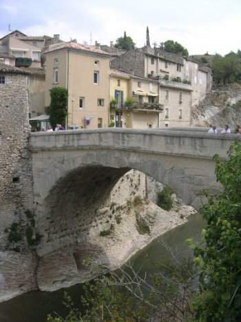 Vaison, Bridge