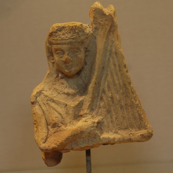 Susa, Hellenistic or Parthian figurine of a harpist