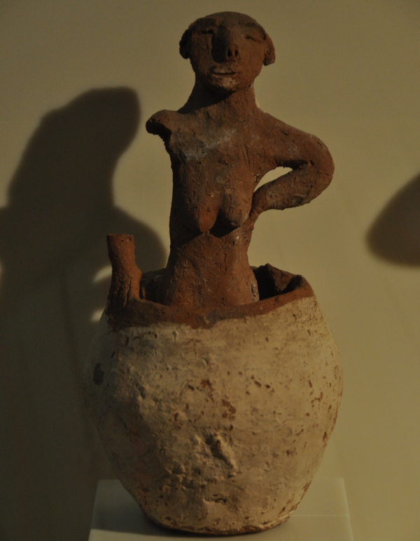 Naqada II, Statuette of a woman brewing beer