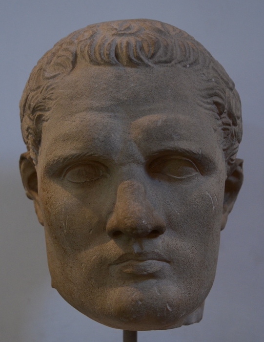 Caligula (2)