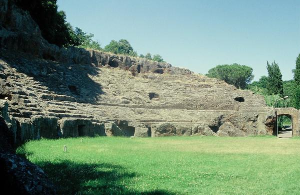 Sutrium, Amphitheater