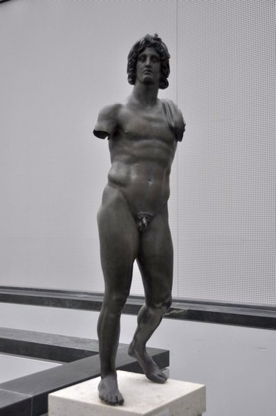 Statue of Tinia