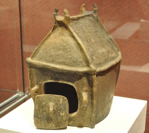 Villanova hut-urn