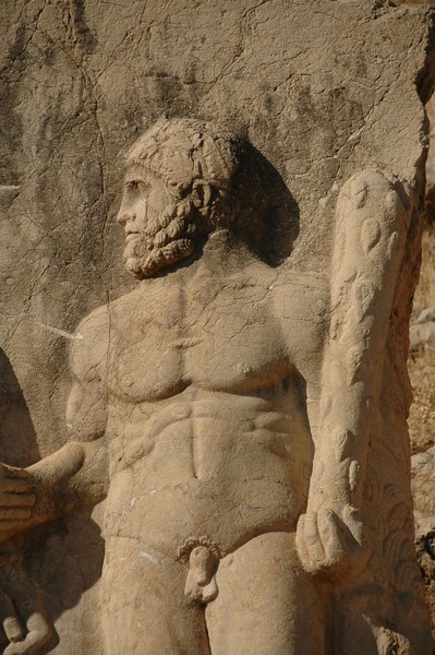 Arsameia, Site 3: Dexiosis Relief, Heracles (1)