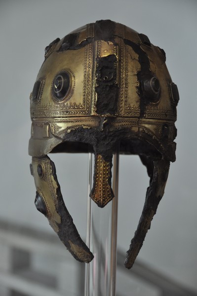 Contra Aquincum, Roman helmet