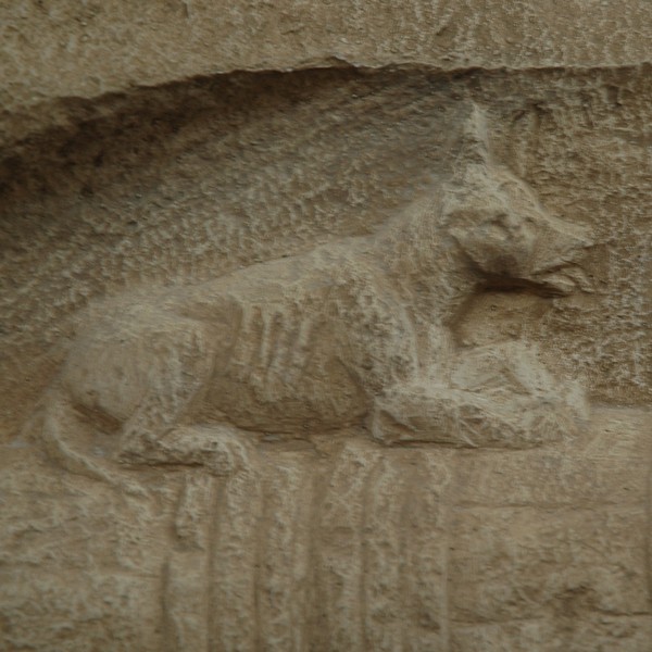 Augsburg, Relief of a dog on a wine barrel