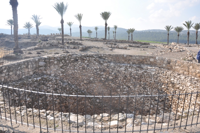 Megiddo, Iron Age grain storage (1)