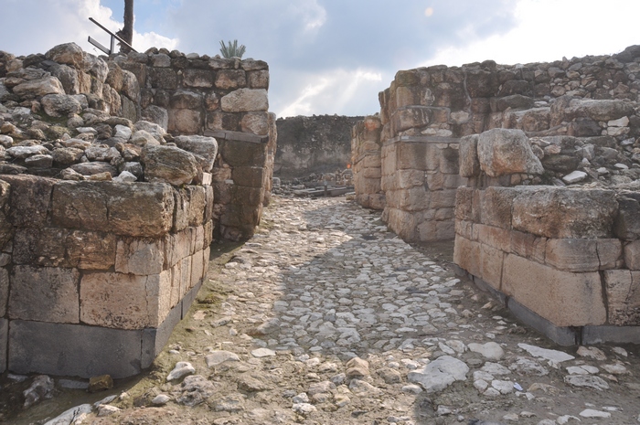 Megiddo, Late Bronze gate (1)
