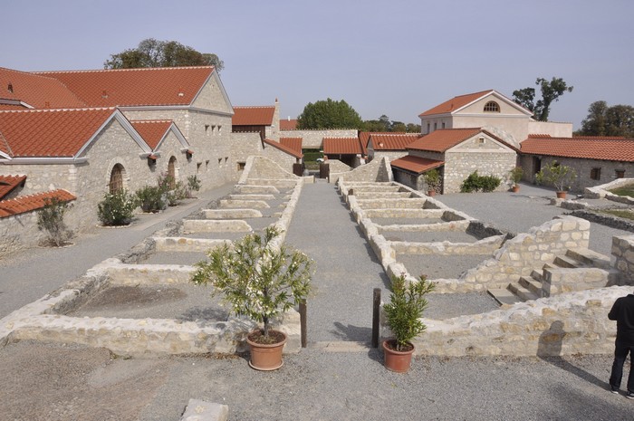 Carnuntum, Civil Town, Shops