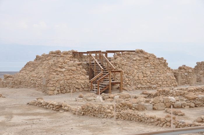 Qumran, Tower