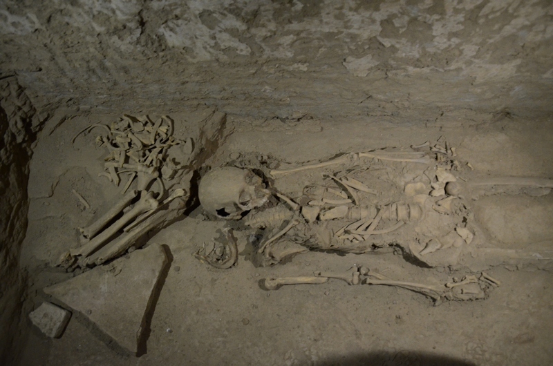 Kara Tepe, West, Skeleton