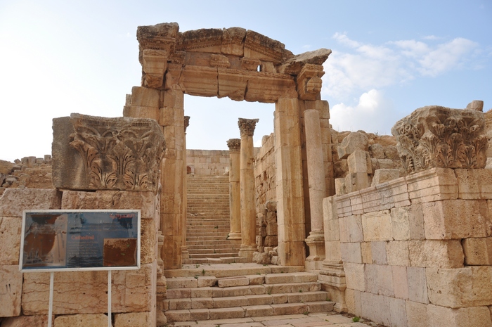 Gerasa, Cathedal, Entrance