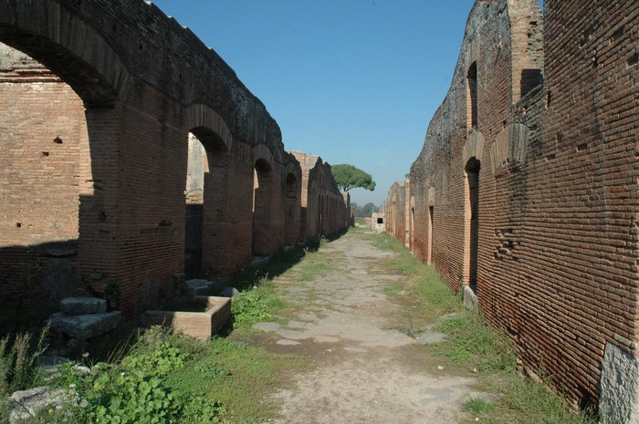 Ostia, Via della fontana (1)