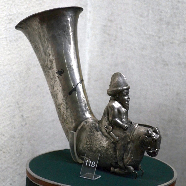 Erebuni, Achaemenid Rhyton