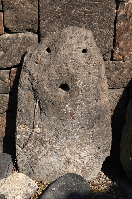 Shengavit, Idol (1)