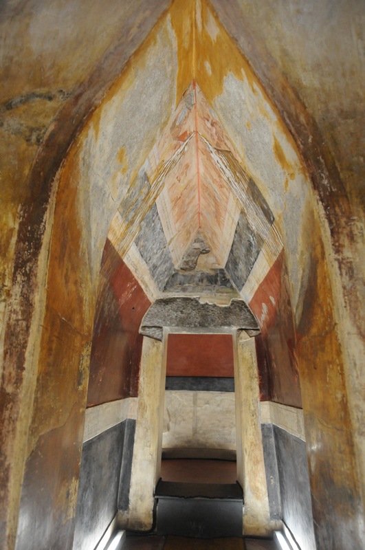 Kazanlak, Tomb, Dromos