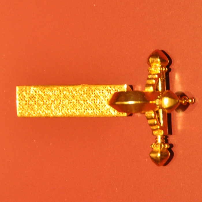 Tournai, Treasure of Childeric, Fibula