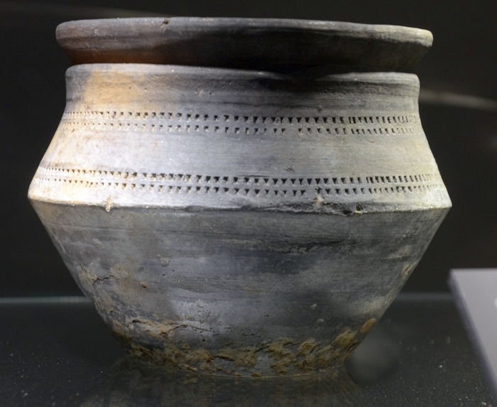 Grannum, Merovingian pottery (1)
