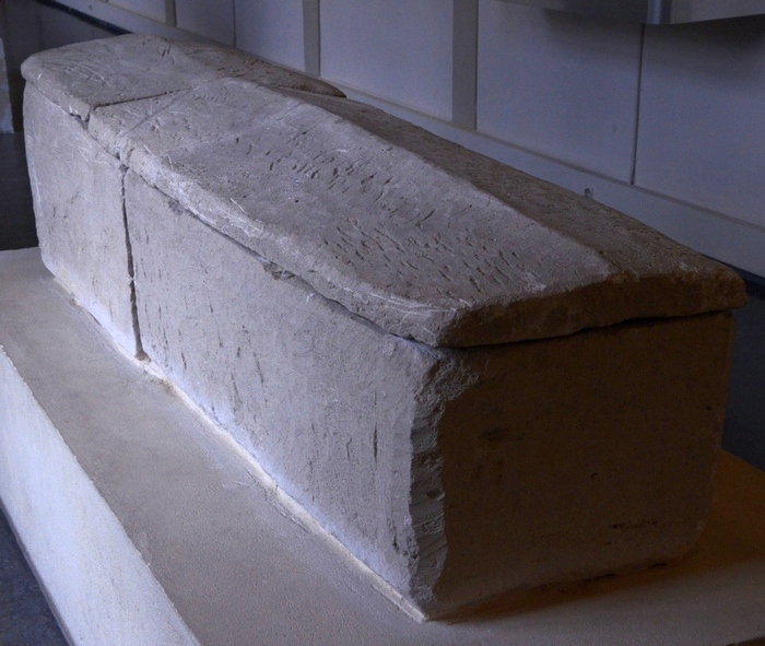 Glannes, Merovingian sarcophagus