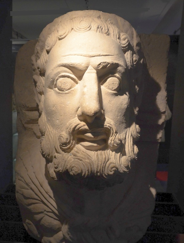 Burnum, Keystone of an arch (Hercules)