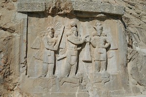 Taq-e Bostan, investiture relief of Shapur II