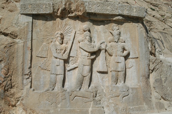 Taq-e Bostan, Investiture relief of Shapur II